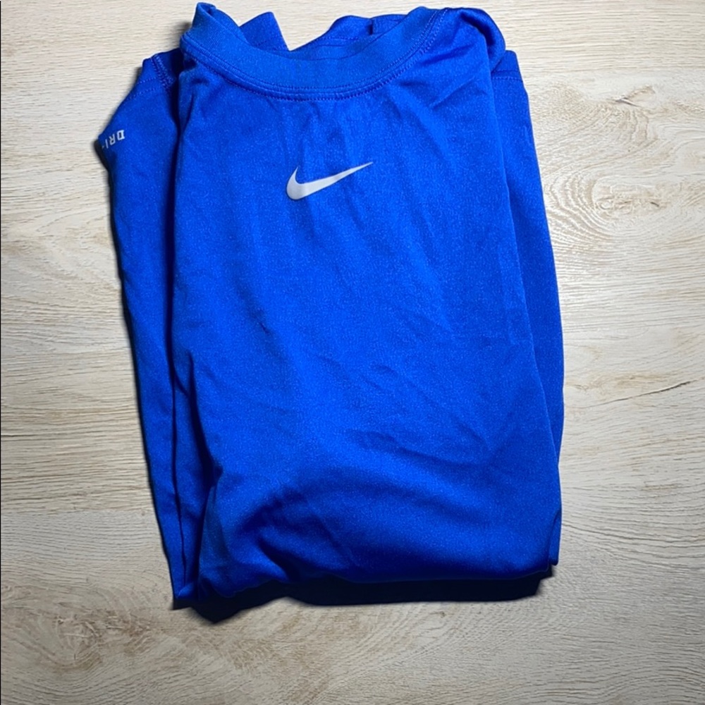 Nike no sleeve shirt